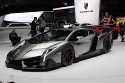 Κάνοντας eyes-on στη νέα Lamborghini Veneno (photos & video)