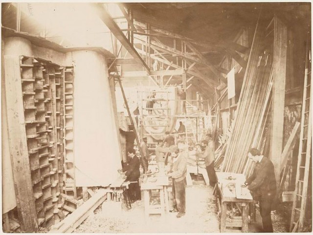 rare-photos-statue-of-liberty-under-construction-1883-4