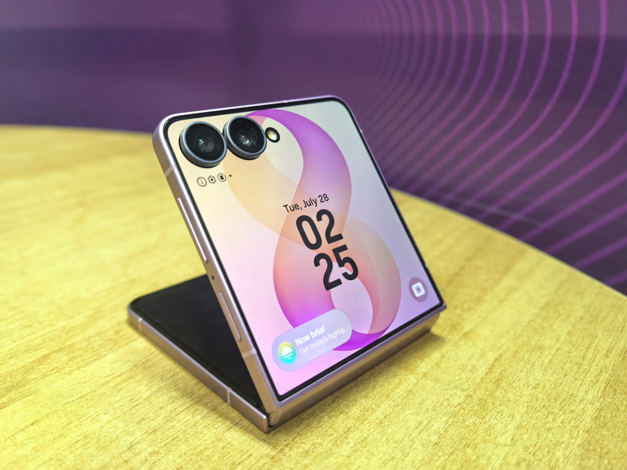 Samsung Galaxy Z Flip 8